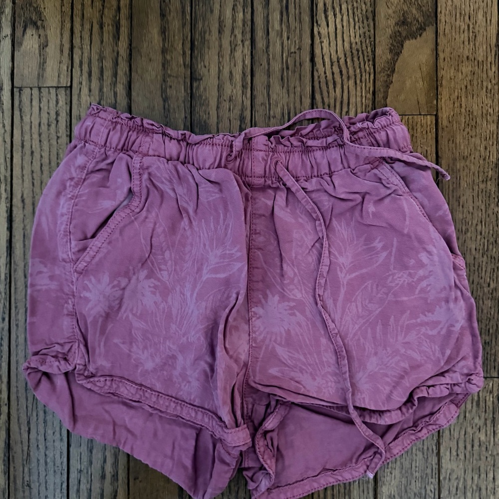 American Eagle palm print shorts